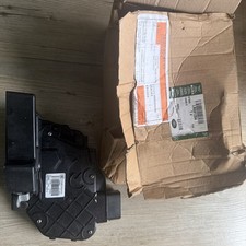 Genuine Land Rover LR091354 Front Right Door Latch Lock Range Rover Evoque NEW