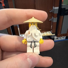 LEGO Ninjago Spinjitzu Dojo 2504 - 1 minifigure  and spinning base. 