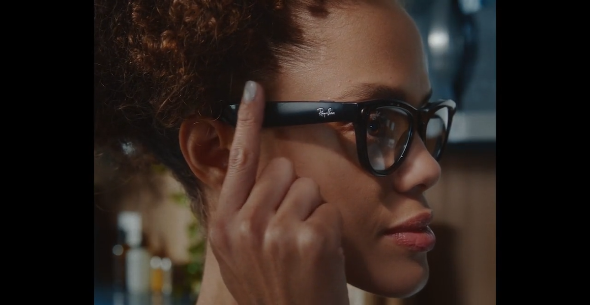 Ray-Ban | Meta AI Skyler RW4010 601/CH Shiny Black w/ Amethyst