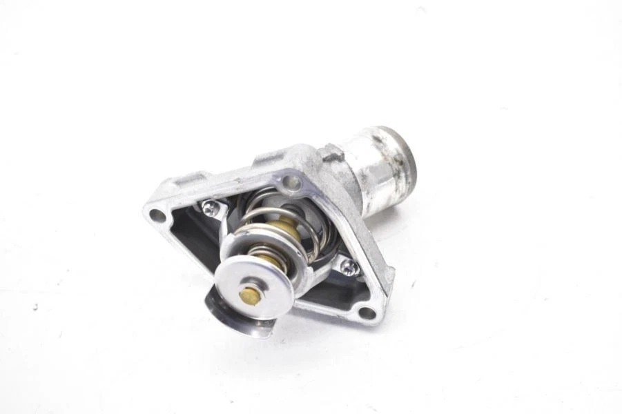 2009-2020 NISSAN 370Z VQ37VHR THERMOSTAT HOUSING NECK  - Imagem 4 de 4