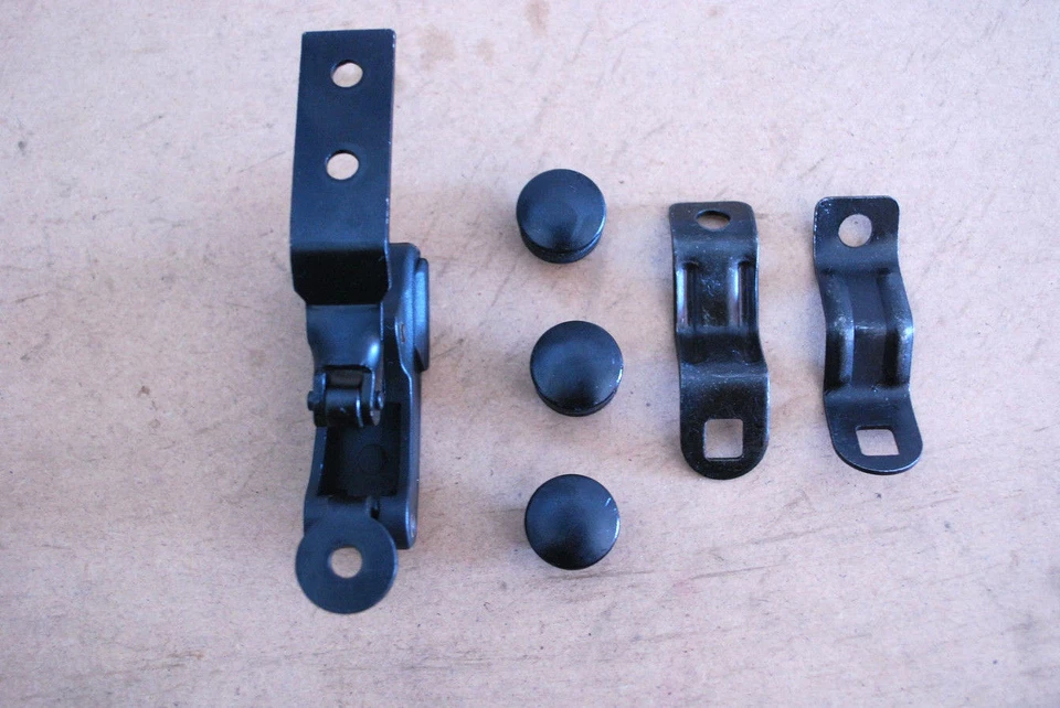 DAIHATSU FEROZA ROCKY SPORTRAK FOURTRAK QUARTER WINDOW LOCK HINGE SET - Image 3 of 4