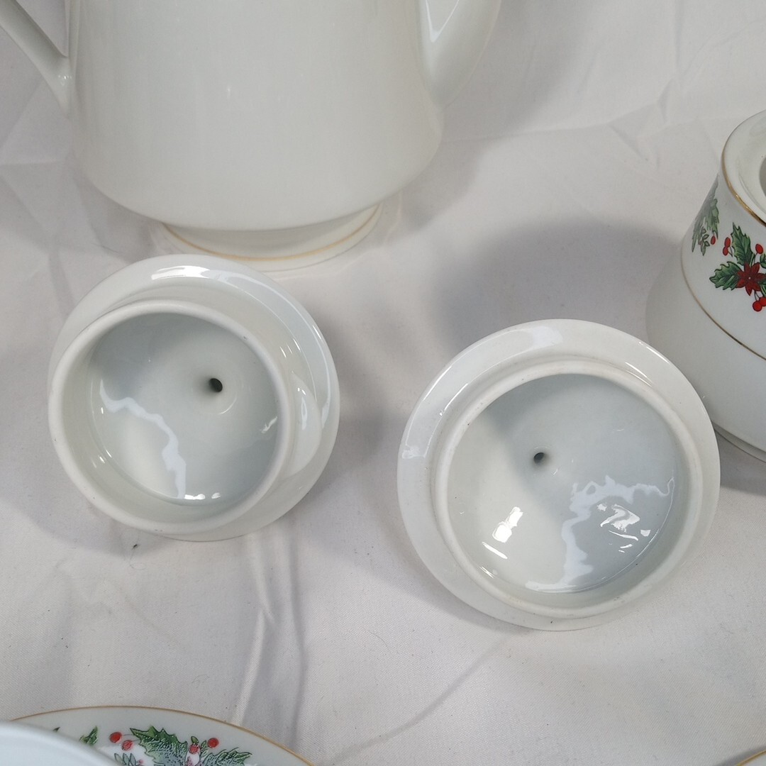 Lynns Fine China Christmas "Poinsettia" Holly Tea / Coffee Serving Set