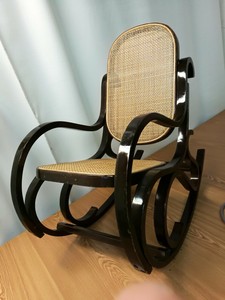 sedia a dondolo in paglia di vienna