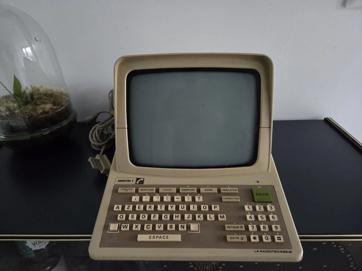 ARDUINO REVIVE UNA TERMINAL MINITEL CLÁSICA DE LOS AÑOS 80
