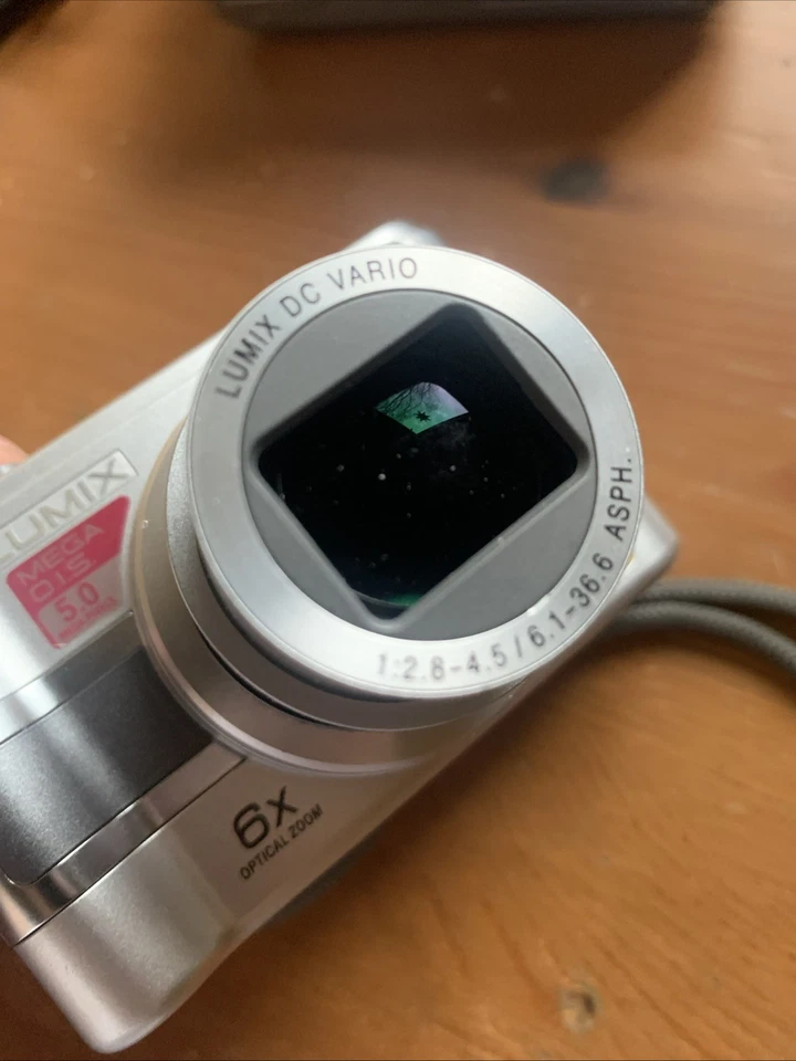 Panasonic LUMIX DMC-LZ4 5,0 MP Digitalkamera - Silber, Foto 4 von 5