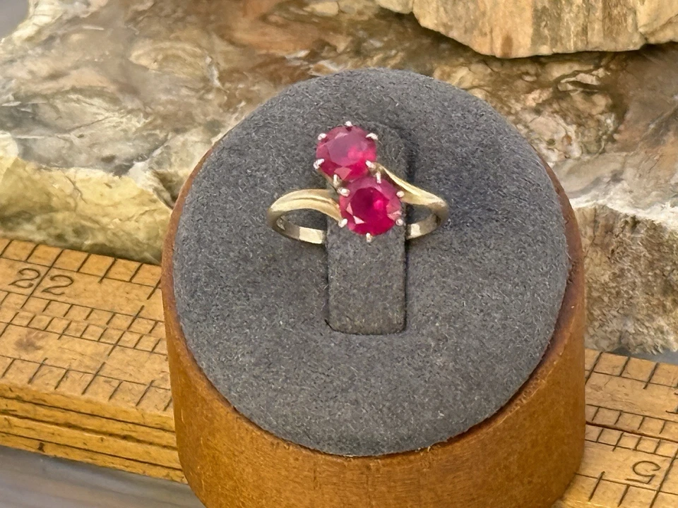 Vintage 10K Solid Yellow Gold 2.5 Ct Ruby By Pass Ring Size 5.25-2638.25 - Image 2 of 4