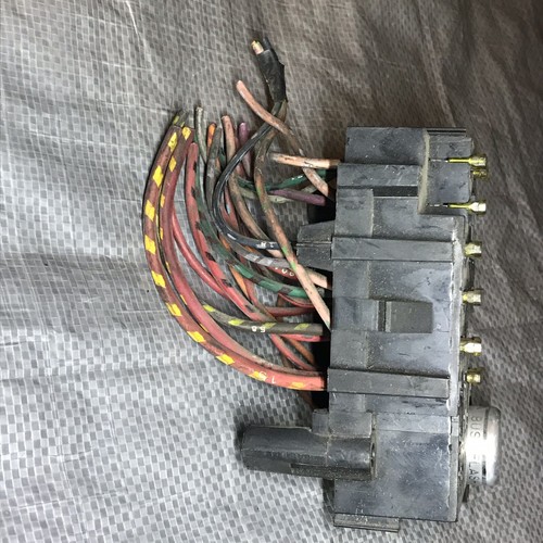 International 4700 Fuse Block 597826C1 - Picture 3 of 7