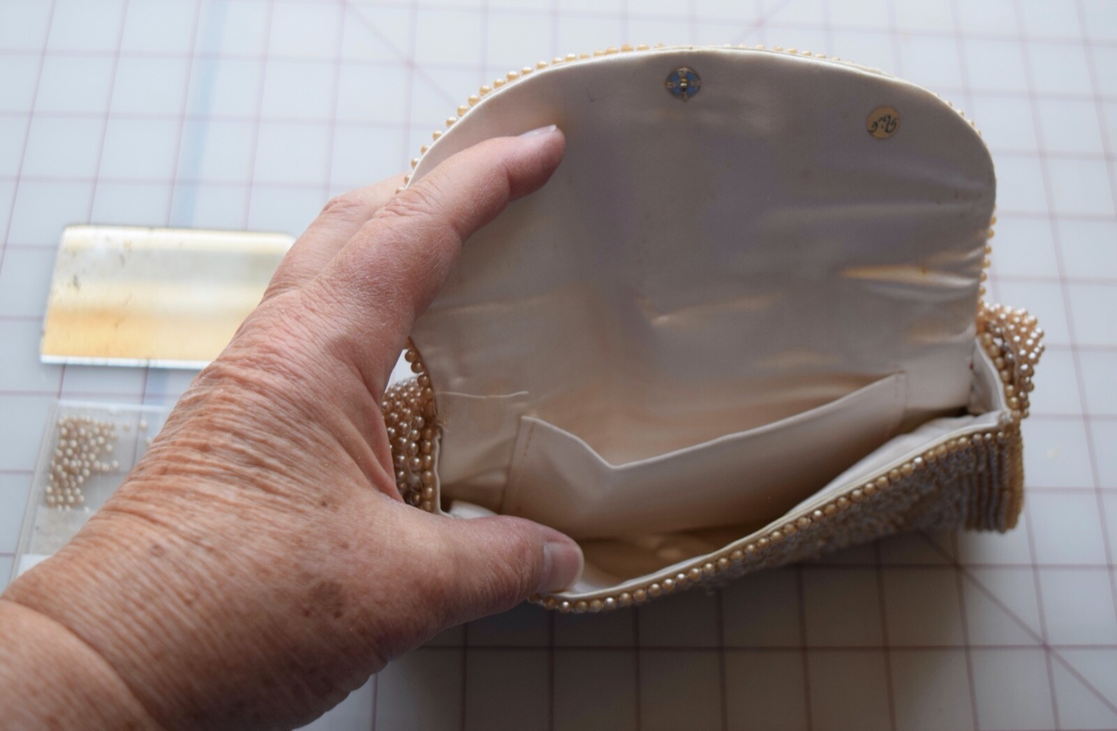 7267 Antique 1950's evening clutch purse, "pearls… - image 3