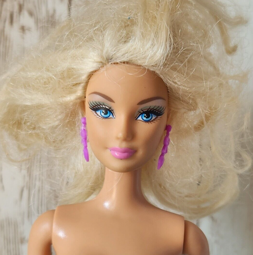2009/2010 Barbie Fashionista W/ Purple Heart Bow Earrings Blue Eyes Nude 4 OOAK - Picture 2 of 3
