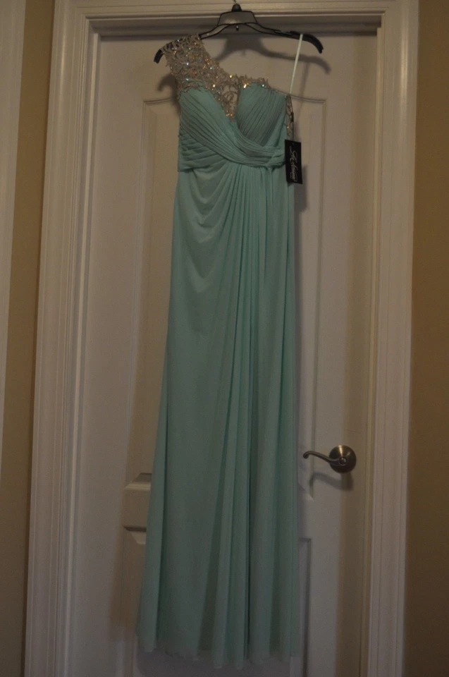 NWT La femme Light Mint Formal Gown Prom Dress Women's size 4 - Image 2 of 4