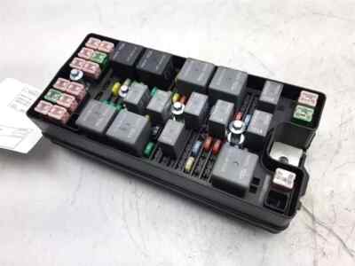 2005-2006 Ford Mustang Engine Fuse Box