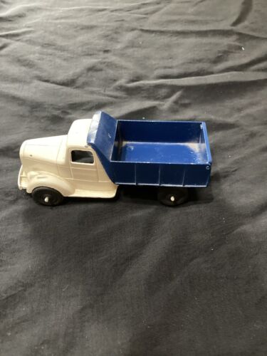 3 Tootsie Toy Trucks, 1 Barclay Milk Truck, 2 Hubley 1 truck, 1 car - Picture 10 of 19