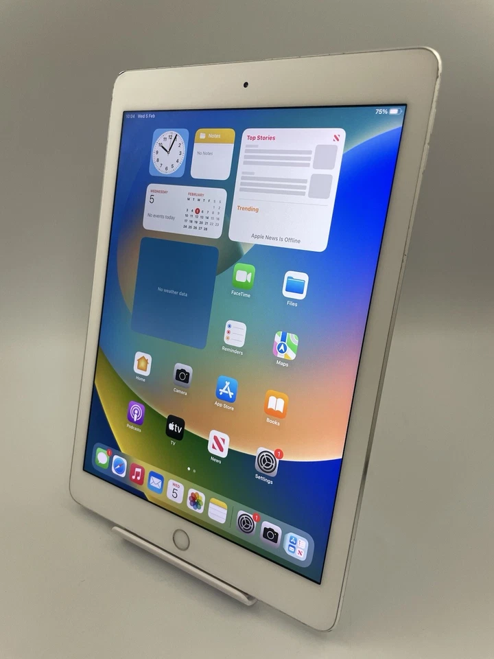 Apple iPad Pro 1st Gen 9.7" A1674 Silver Unlocked 32GB 128GB 256GB iPadOS Tablet - Image 2 of 4