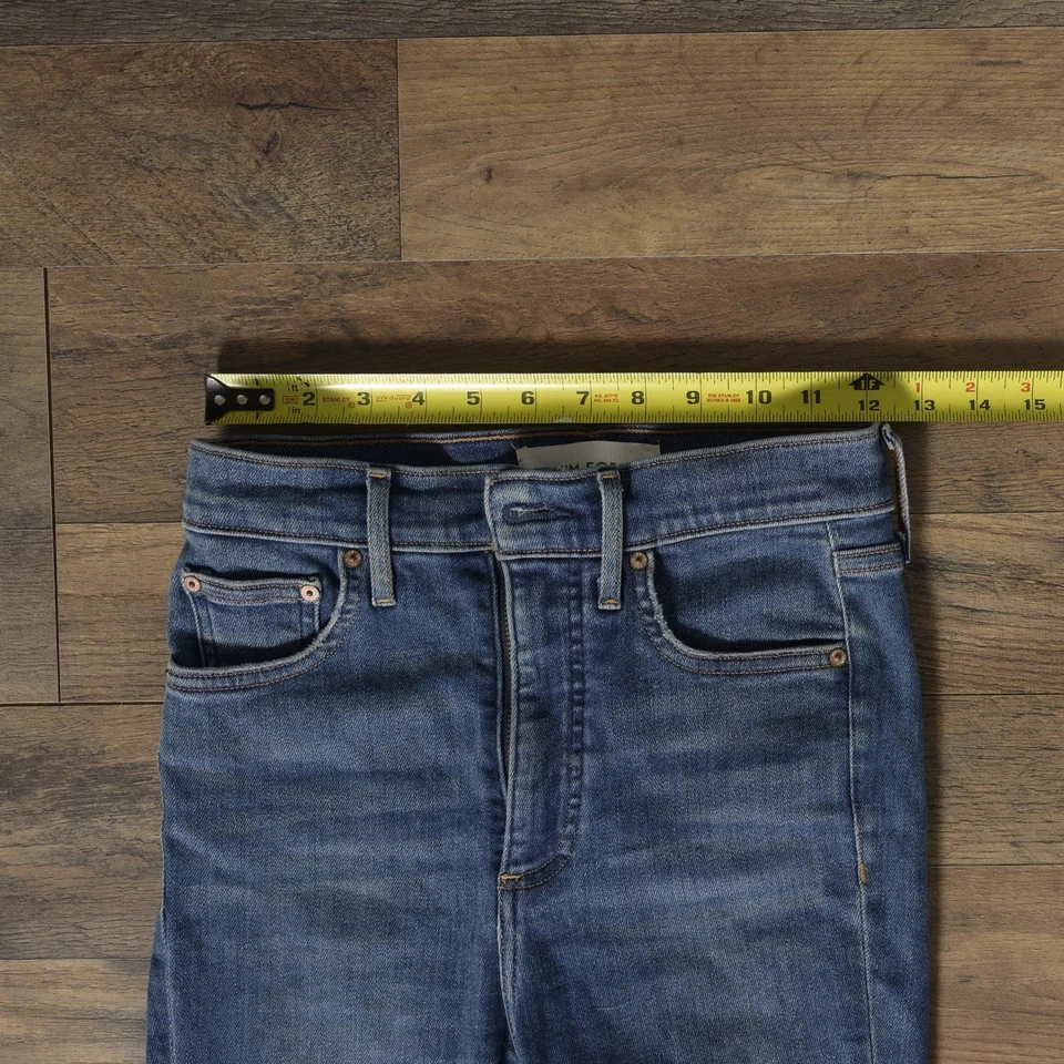 Pantalones de mezclilla para mujer Denim Forum 25 The Lola tiro alto ajustados azul medio Foto 3 de 4