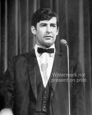 Dave Allen Photo 8x10 Comedian Compere On Stage Performance