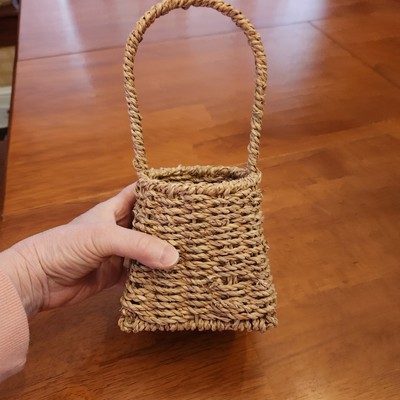 10'' woven basket handle metal structure great for flowers base 4.5''