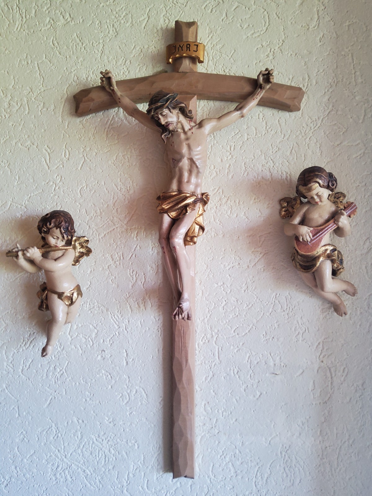 Holzschnitzfigur Holzkreuz Kruzifix Putten Engel