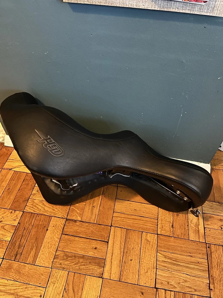 Sillín de 2 unidades Harley Davidson Sundowner OEM para modelo Softail Deuce 2000-2007 Foto 3 de 4