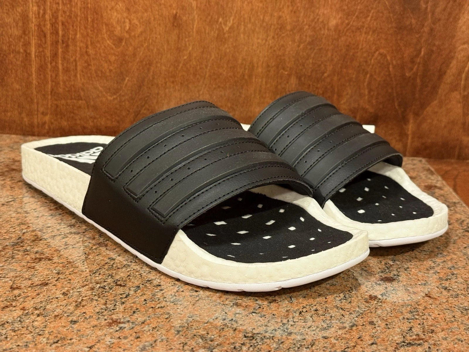 DS Adidas Adilette Boost Slide bianco nero EG1910 uomo taglia USA 13 nuove con etichette