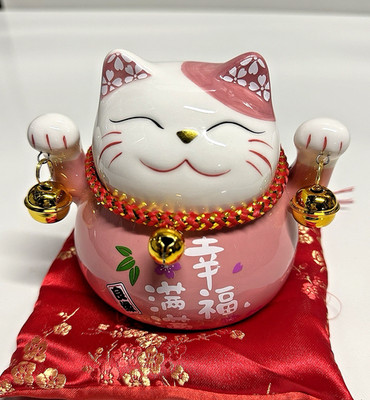 Feng Shui Winkekatze Spardose Maneki Neko Glückskatze mit Glöckchen Geschenkbox