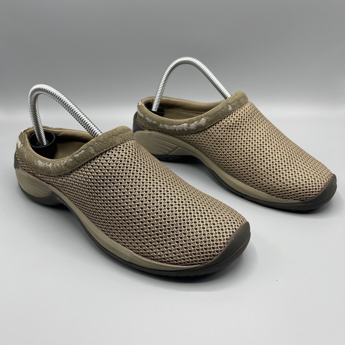 Merrell Beige Slip-On Shoes Merrell Slip On Shoes Sz 7 7 (37.5) Like new | Mercari main image 4