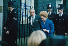 STEPHEN BOXER signed Autogramm 20x30cm THE CROWN in Person autograph COA