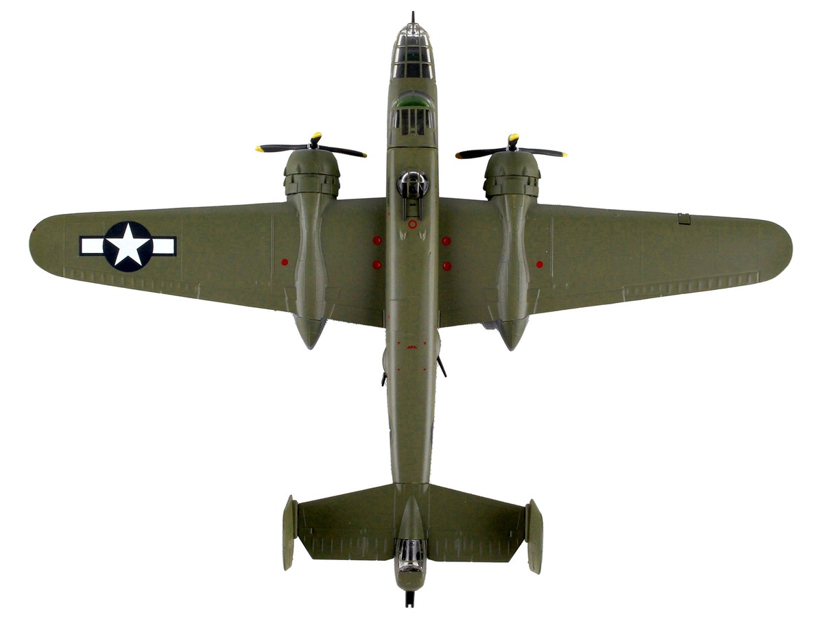 洋書 AMERICAN MILITARY AIRCRAFT 81ZJH-aHpUL._UF350,350_QL50_.jpg