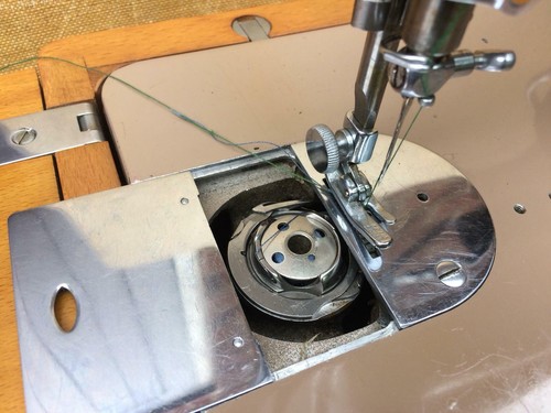 1956 Vintage Singer 201K Aluminium Body electric Sewing machine - Picture 5 of 11