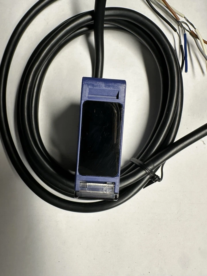 Telemecanique XUK5ARCNL2 Photoelectric Sensor, 20–240V AC/DC, SPDT Relay, 0–1 m - Image 2 of 4