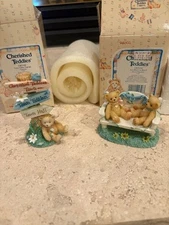 Cherished Teddies-1995 TownTattler Signage and 1996 Two Bears on Bench Event Fig