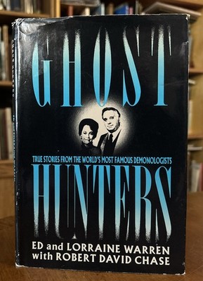 Ghost Hunters Ed & Lorraine Warren Robert David Chase HCDJ 1989 1st Ed VG