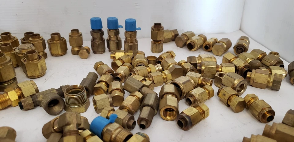 LARGE LOT OF TYLOK BRASS COMPRESSION FITTINGS, NNB - Image 3 of 4