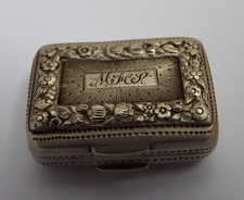 BEAUTIFUL ENGLISH ANTIQUE GEORGIAN 1818 SOLID STERLING SILVER VINAIGRETTE BOX