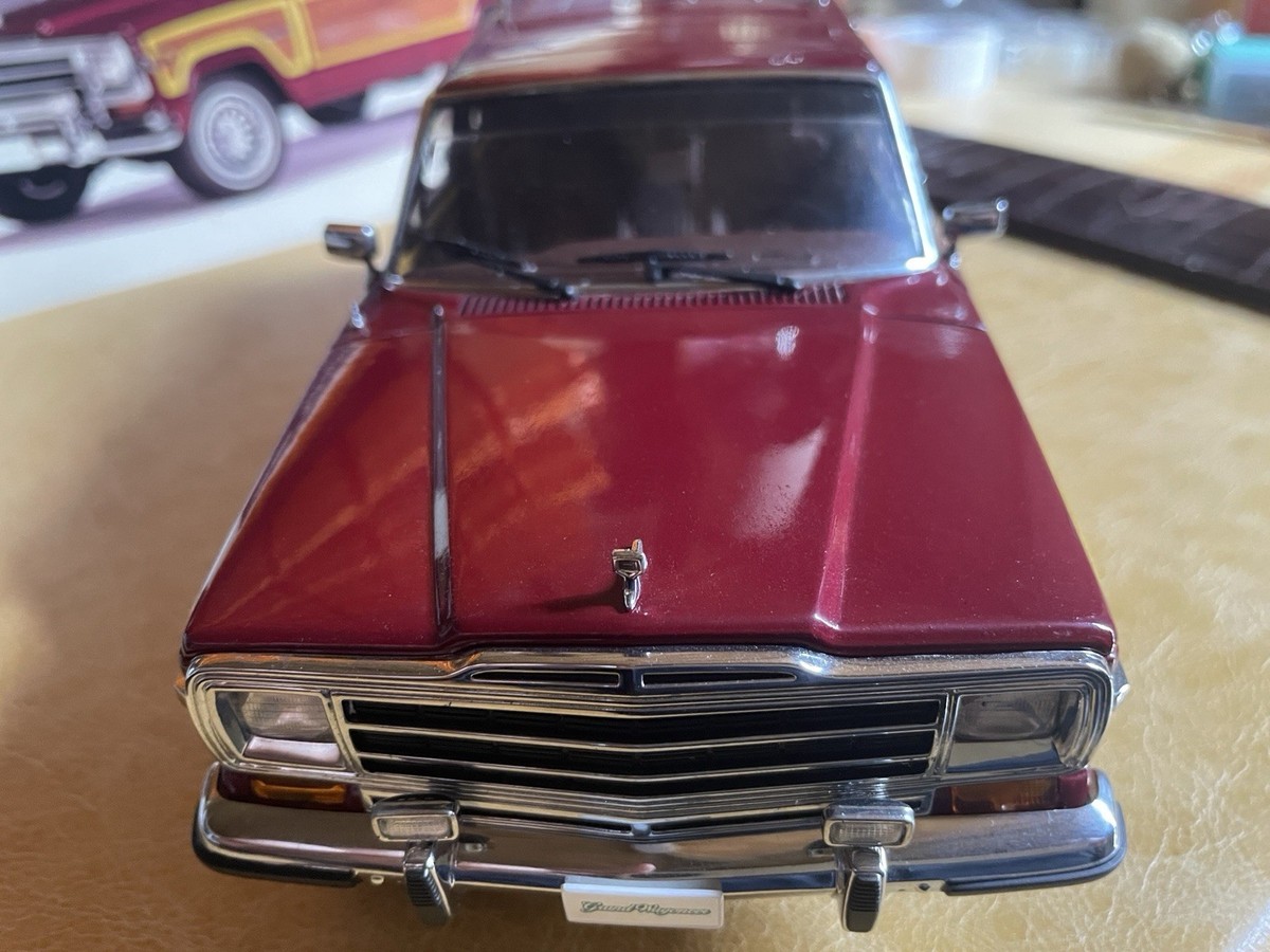 JEEP Grand Wagoneer 1989 in red [more like maroon] - AUTOart