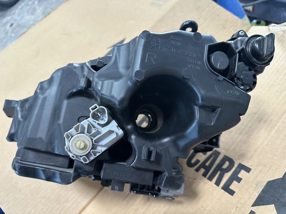 Faro LED pasajero derecho OEM LEXUS RC300 RC350 2015-2018 Foto 4 de 4