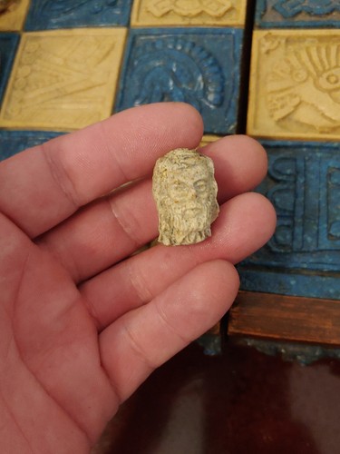 Antique Mayan/Aztec Vs Spanish Conquistador Chess Set Folds for storage. - 第 9/23 張圖片