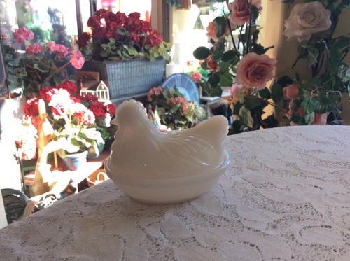 Vintage Hazel Atlas White Milk Glass Small Hen on Nest 4 3/8" Long