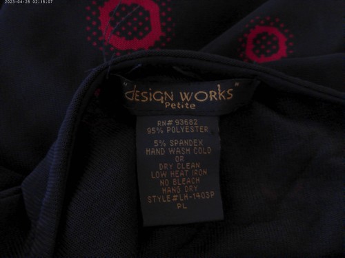 DESIGN WORKS WOMENS PETITE BLOUSE BLACK WITH RED ACCENTS AND EMBELLISHED COLLAR - 第 5/5 張圖片