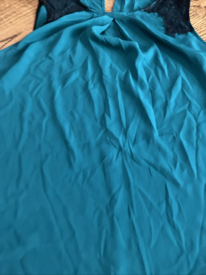 Blusa grande para mujer Mossimo verde negro encaje hombros Foto 2 de 4