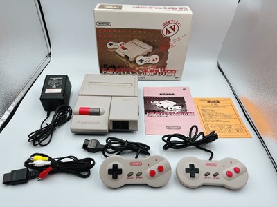 NINTENDO Neu AV Famicom HVC101 Konsole 2 Controller Kabel Box Set Spiele...