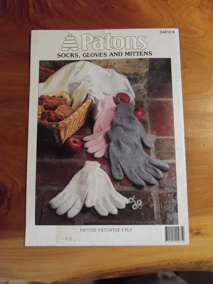 KNITTING PATTERN PATONS SOCKS, GLOVES AND MITTENS BOOK NO. C44 **** MUST SEE - Image 2 of 2