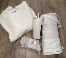 HydroJug Acta Limited Edition Advent Calendar - Sweater - Socks - Dune Everyday