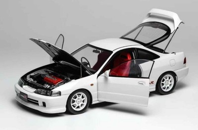 1/18 MotorHelix Honda Acura Integra Type R DC2 from 1997 in White LAST ONE