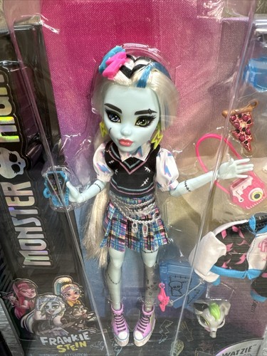 NEW Set of 2 -2022 Monster High Day Out 11” Dolls: Clawdeen Wolf & Frankie Stein - Picture 10 of 12