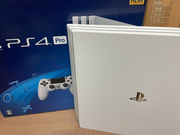 SONY PS4 PlayStation 4 Pro Glacier White 1TB CUH-7200B B02 Japan