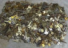 Lot of 100 ANTIQUE AND VINTAGE   Key blanks    OLD  Lock, Padlock, Trunk...