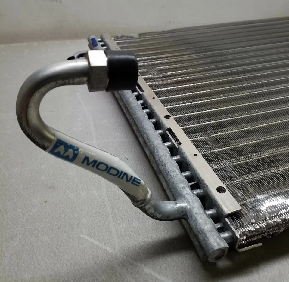 Condensador de aire acondicionado automotriz Modine 7-4303 Modine 7-4303 Foto 3 de 4