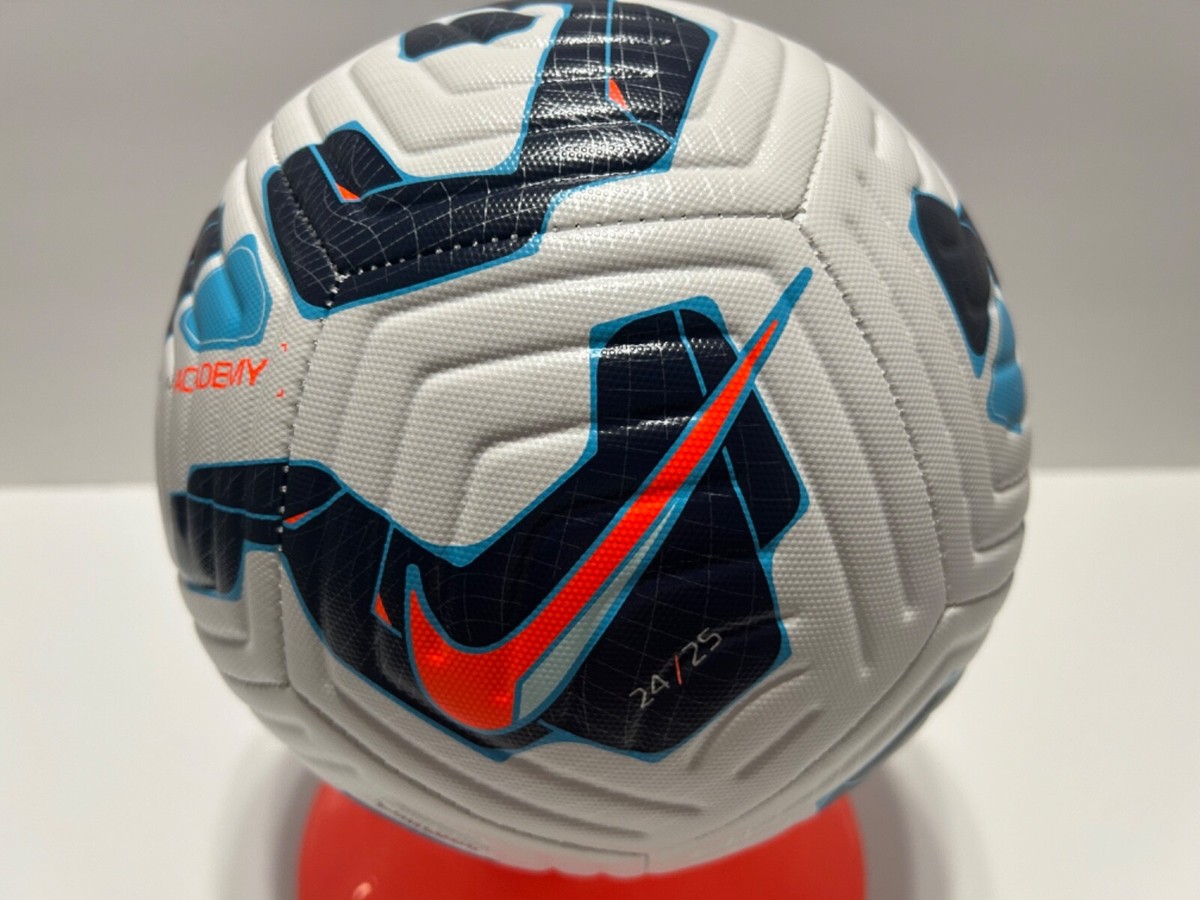 サッカーボール NIKE Flight Soccer Ball Nike Flight Soccer Ball. Nike.com