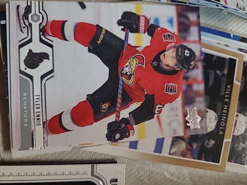 Hockey Tin And Hockey Cards - Picture 21 of 23