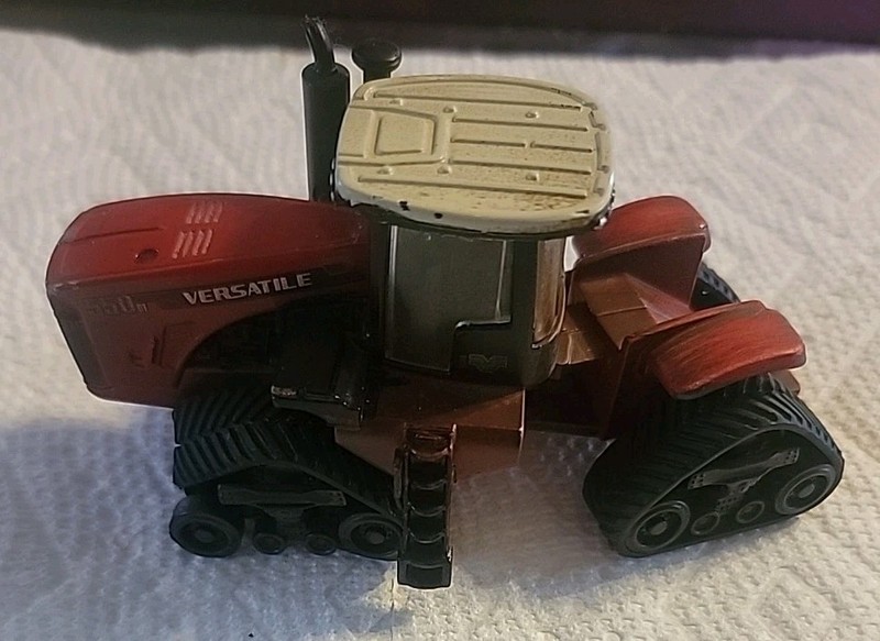 ERTL Versatile 550 Belt Track Tractor 1/64 Diecast- Pre-owned H0514001